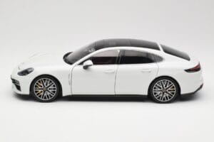 Porsche Panamera 971 Turbo S Alb Metallic Minichamps 1:18 113061074 Metal - imaginea 4 din 8