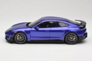 Porsche Taycan J1 Turbo GT Purple Sky Metallic GT Spirit 1:18 GT520 Rășină - imaginea 3 din 6