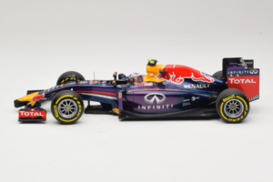 Red Bull RB10 Renault #3 D. Ricciardo Infiniti Red Bull Racing Showcar 2014 Minichamps 1:18 110140003 Metal - imaginea 3 din 6