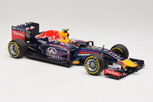 Red Bull RB10 Renault #3 D. Ricciardo Infiniti Red Bull Racing Showcar 2014 Minichamps 1:18 110140003 Metal - imaginea 4 din 6