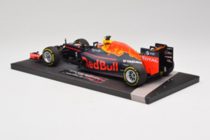 Red Bull RB12 Tag Heuer #26 D. Kvyat Red Bull Racing Showcar 2016 Minichamps 1:18 117160026 Rășină - imaginea 5 din 7