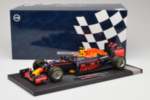 Red Bull RB12 Tag Heuer #26 D. Kvyat Red Bull Racing Showcar 2016 Minichamps 1:18 117160026 Rășină - imaginea 7 din 7