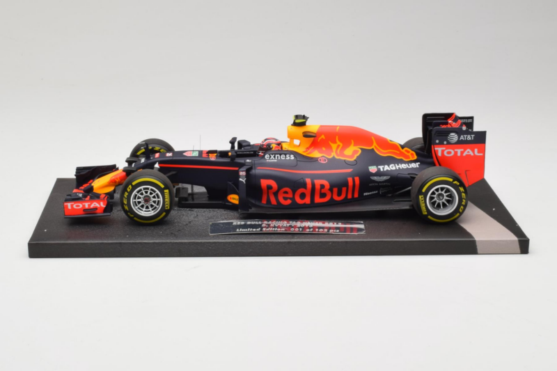 Red Bull RB12 Tag Heuer #26 D. Kvyat Red Bull Racing Showcar 2016 Minichamps 1:18 117160026 Rășină