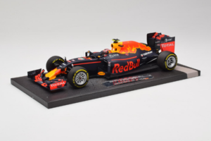 Red Bull RB12 Tag Heuer #26 D. Kvyat Red Bull Racing Showcar 2016 Minichamps 1:18 117160026 Rășină - imaginea 2 din 7