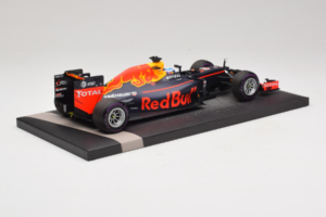 Red Bull RB12 Tag Heuer #3 D. Ricciardo Red Bull Racing 1st Pole Monaco Grand Prix 2016 Minichamps 1:18 117160103 Rășină - imaginea 3 din 7