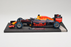 Red Bull RB12 Tag Heuer #3 D. Ricciardo Red Bull Racing Brazilian Grand Prix 2016 Minichamps 1:18 117161203 Rășină