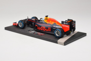 Red Bull RB12 Tag Heuer #3 D. Ricciardo Red Bull Racing Brazilian Grand Prix 2016 Minichamps 1:18 117161203 Rășină - imaginea 5 din 6