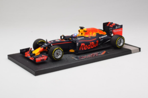 Red Bull RB12 Tag Heuer #3 D. Ricciardo Red Bull Racing Showcar 2016 Minichamps 1:18 117160003 Rășină - imaginea 2 din 7