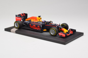 Red Bull RB12 Tag Heuer #3 D. Ricciardo Red Bull Racing Showcar 2016 Minichamps 1:18 117160003 Rășină - imaginea 4 din 7