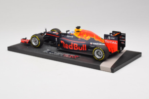 Red Bull RB12 Tag Heuer #3 D. Ricciardo Red Bull Racing Showcar 2016 Minichamps 1:18 117160003 Rășină - imaginea 5 din 7