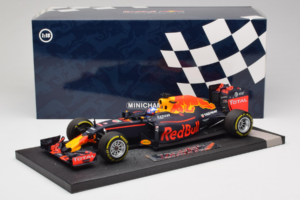 Red Bull RB12 Tag Heuer #3 D. Ricciardo Red Bull Racing Showcar 2016 Minichamps 1:18 117160003 Rășină - imaginea 7 din 7