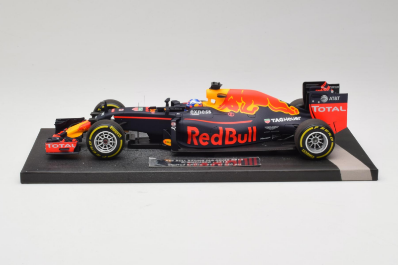 Red Bull RB12 Tag Heuer #3 D. Ricciardo Red Bull Racing Showcar 2016 Minichamps 1:18 117160003 Rășină