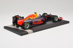 Red Bull RB12 Tag Heuer #33 M. Verstappen Red Bull Racing Showcar 2016 Minichamps 1:18 117161233 Rășină - imaginea 3 din 7