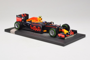 Red Bull RB12 Tag Heuer #33 M. Verstappen Red Bull Racing Showcar 2016 Minichamps 1:18 117161233 Rășină - imaginea 4 din 7