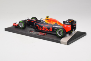 Red Bull RB12 Tag Heuer #33 M. Verstappen Red Bull Racing Showcar 2016 Minichamps 1:18 117161233 Rășină - imaginea 5 din 7