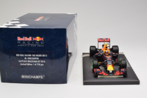Red Bull RB12 Tag Heuer #33 M. Verstappen Red Bull Racing Showcar 2016 Minichamps 1:18 117161233 Rășină - imaginea 6 din 7