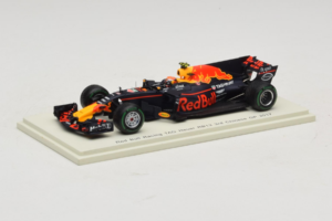Red Bull RB13 Tag Heuer #33 M. Verstappen 3rd Chinese Grand Prix 2017 Spark 1:43 S5037 Rășină - imaginea 2 din 4