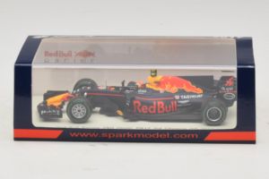 Red Bull RB13 Tag Heuer #33 M. Verstappen 3rd Chinese Grand Prix 2017 Spark 1:43 S5037 Rășină - imaginea 4 din 4