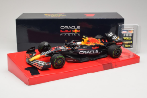 Red Bull RB18 #1 M. Verstappen Oracle Red Bull Racing Japanese Grand Prix Winner World Champion 2022 Minichamps 1:18 11322280 - imaginea 7 din 7