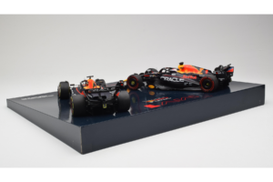 Red Bull RB19 Honda RBPT #1 M. Verstappen Oracle Red Bull Racing Qatar Grand Prix World Champion 2023 Minichamps 1:18 1122318 - imaginea 4 din 6