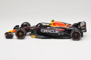 Red Bull RB19 #11 S. Perez Oracle Red Bull Racing Saudi Arabian Grand Prix Winner 2023 Minichamps 1:18 110230111 Rășină - imaginea 3 din 6
