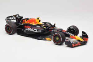 Red Bull RB19 #11 S. Perez Oracle Red Bull Racing Saudi Arabian Grand Prix Winner 2023 Minichamps 1:18 110230111 Rășină - imaginea 4 din 6