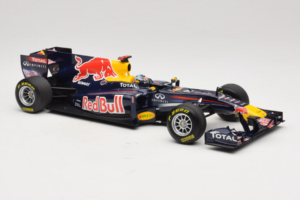 Red Bull RB7 Renault #1 S. Vettel Red Bull Racing Showcar 2011 Minichamps 1:18 110110071-1 Metal - imaginea 4 din 7