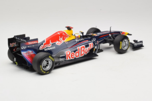 Red Bull RB7 Renault #1 S. Vettel Red Bull Racing World Champion 2011 Minichamps 1:18 110110001 Metal - imaginea 2 din 6