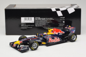 Red Bull RB7 Renault #2 M. Webber Red Bull Racing Showcar 2011 Minichamps 1:18 110110002 Metal - imaginea 6 din 7