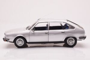 Renault 30 TX Argintiu Norev 1:18 185272 Metal - imaginea 4 din 8