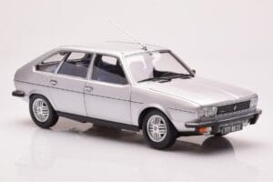 Renault 30 TX Argintiu Norev 1:18 185272 Metal - imaginea 6 din 8