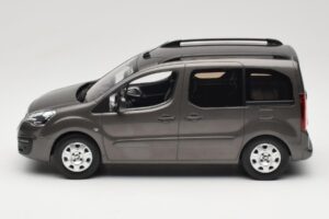 Renault Juvaquatre Break 300 kg Ivoriu Norev 1:18 185260 Metal - imaginea 3 din 6