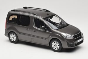 Renault Juvaquatre Break 300 kg Ivoriu Norev 1:18 185260 Metal - imaginea 4 din 6