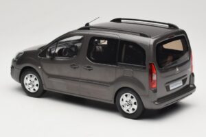 Renault Juvaquatre Break 300 kg Ivoriu Norev 1:18 185260 Metal - imaginea 5 din 6