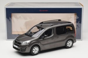 Renault Juvaquatre Break 300 kg Ivoriu Norev 1:18 185260 Metal - imaginea 6 din 6