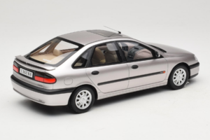 Renault Laguna V6 3.0 Baccara Opal Grey Otto 1:18 OT1185 Rășină - imaginea 2 din 6