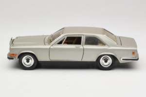 Rolls-Royce Camargue Argintiu Diamond Edition Bburago 1:18 3001-M3 Metal - imaginea 4 din 8
