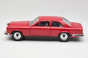 Rolls-Royce Camargue Roșu Bburago 1:22 3001 Metal - imaginea 4 din 8