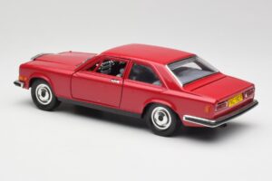 Rolls-Royce Camargue Roșu Bburago 1:22 3001 Metal - imaginea 7 din 8