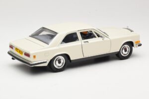 Rolls-Royce Camargue Alb Bburago 1:22 3001-M1 Metal - imaginea 2 din 8