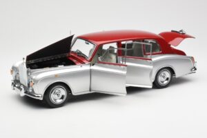 Rolls-Royce Phantom VI Argintiu Roșu Kyosho 1:18 08905SR Metal - imaginea 2 din 8