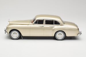 Rolls-Royce Silver Cloud III Flying Spur H.J. Mulliner Auriu MCG 1:18 MCG18058 Metal - imaginea 3 din 6