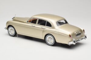 Rolls-Royce Silver Cloud III Flying Spur H.J. Mulliner Auriu MCG 1:18 MCG18058 Metal - imaginea 5 din 6