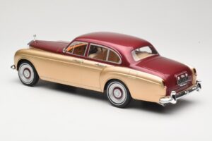 Rolls-Royce Silver Cloud III Flying Spur H.J. Mulliner Roșu & Auriu MCG 1:18 MCG18132 Metal - imaginea 5 din 6