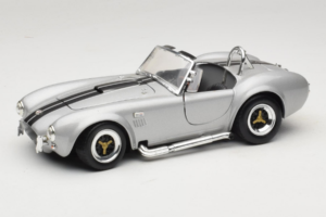 Shelby Cobra 427S/C Argintiu Cu Dungi Negre Road Signature 1:18 92058 Metal