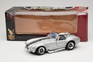 Shelby Cobra 427S/C Argintiu Cu Dungi Negre Road Signature 1:18 92058 Metal - imaginea 8 din 8