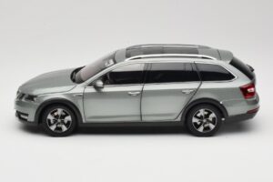 Skoda Octavia Mk4 Combi Verde Paudi Model 1:18 ZMR000005GRU Metal - imaginea 4 din 8