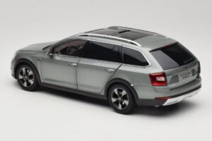 Skoda Octavia Mk4 Combi Verde Paudi Model 1:18 ZMR000005GRU Metal - imaginea 7 din 8