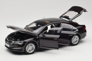 Skoda Superb Mk3 Negru Paudi Model 1:18 ZSS000006BLA Metal - imaginea 2 din 8