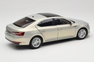 Skoda Superb Mk3 Auriu Paudi Model 1:18 ZSS000006GOLD Metal - imaginea 3 din 8